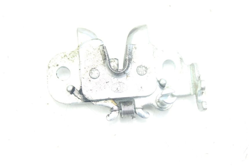 photo de ZAMEK SIEDZENIA PEUGEOT KISBEE 4T 50 (2018 - 2022) - Zoom stanu zużycia