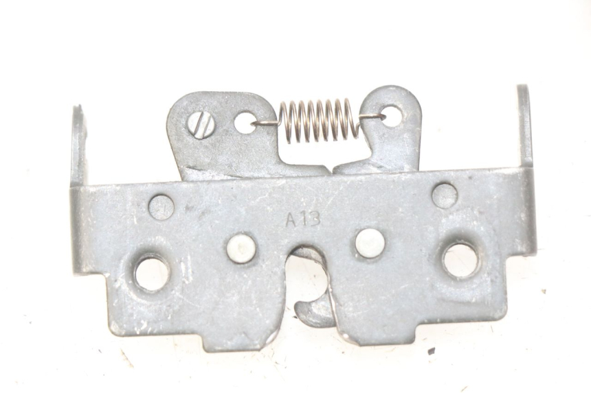 photo de ZAMEK SIEDZENIA PIAGGIO MP3 LT 300 (2010 - 2016) - Szczegół części