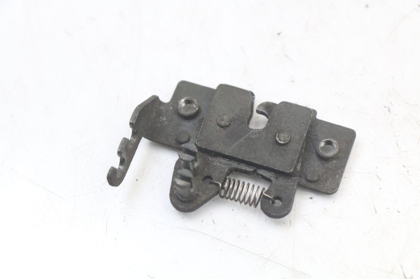 photo de ZAMEK SIEDZENIA PIAGGIO MP3 LT 400 (2007 - 2012) - Szczegół części