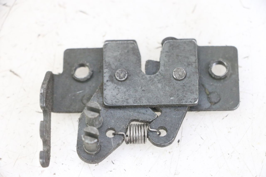 photo de ZAMEK SIEDZENIA PIAGGIO MP3 LT 300 (2010 - 2016) - Zoom stanu zużycia