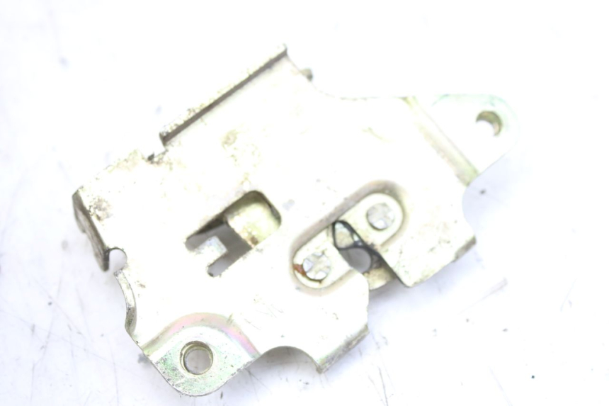 photo de ZAMEK SIEDZENIA SYM ORBIT 2 4T 50 (2008 - 2017) - Szczegół części