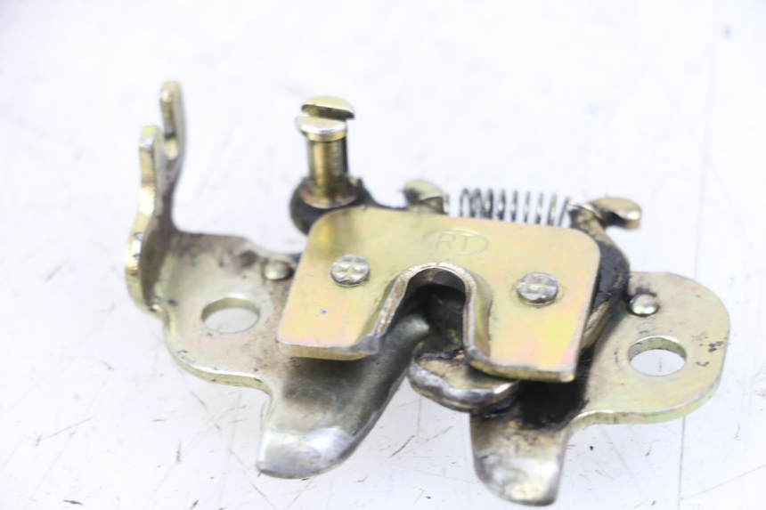 photo de ZAMEK SIEDZENIA PEUGEOT KISBEE 2T 50 (2010 - 2017) - Szczegół części