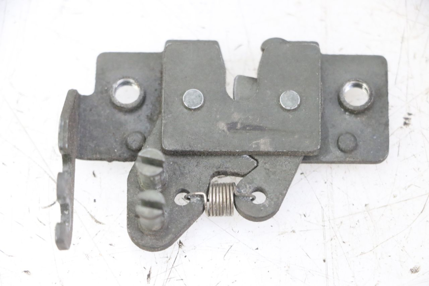 photo de ZAMEK SIEDZENIA PIAGGIO MP3 LT 400 (2007 - 2012) - Szczegół części