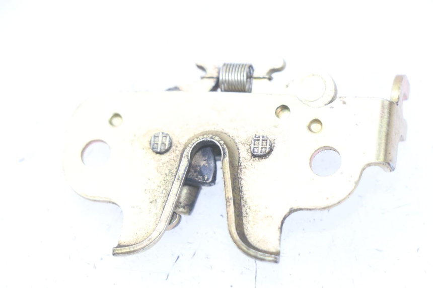 photo de ZAMEK SIEDZENIA PEUGEOT STREETZONE 2T 50 (2014 - 2019) - Zoom stanu zużycia