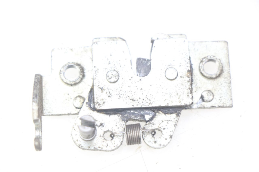 photo de ZAMEK SIEDZENIA YAMAHA XMAX X-MAX 125 (2006 - 2009) - Widok główny