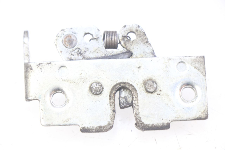 photo de ZAMEK SIEDZENIA YAMAHA XMAX X-MAX 125 (2006 - 2009) - Zoom stanu zużycia