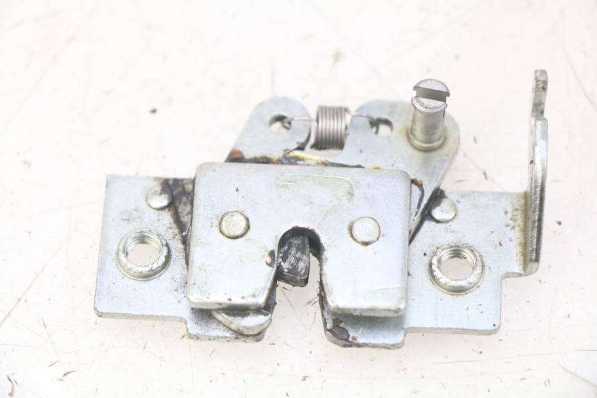 photo de ZAMEK SIEDZENIA YAMAHA XMAX X-MAX 125 (2006 - 2009) - Widok główny