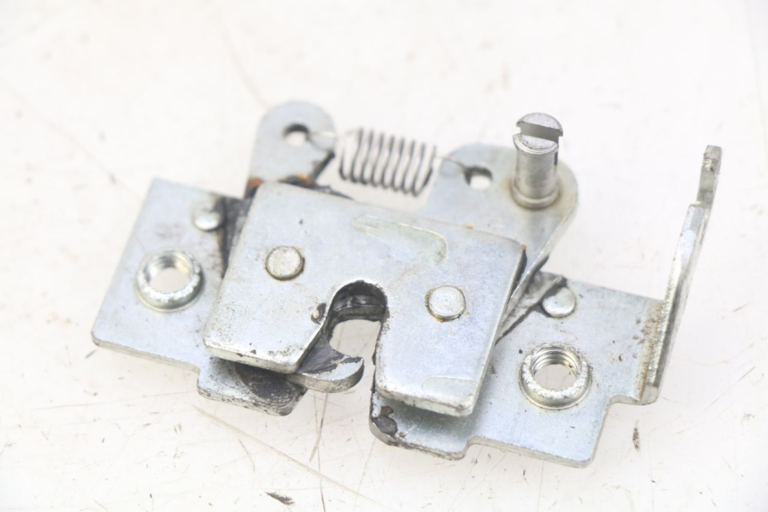 photo de ZAMEK SIEDZENIA YAMAHA XMAX X-MAX 125 (2006 - 2009) - Szczegół części