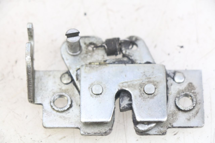 photo de ZAMEK SIEDZENIA YAMAHA XMAX X-MAX 125 (2006 - 2009) - Widok główny