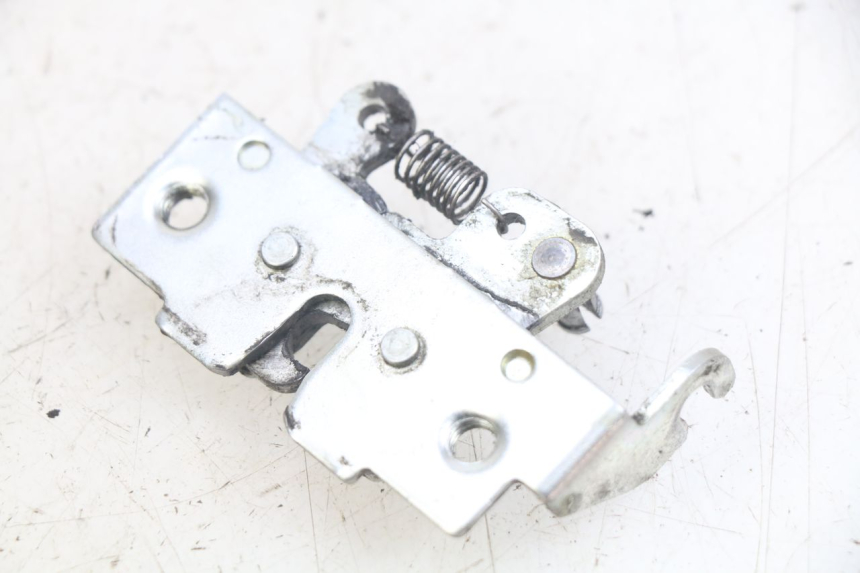 photo de ZAMEK SIEDZENIA YAMAHA XMAX X-MAX 125 (2006 - 2009) - Szczegół części