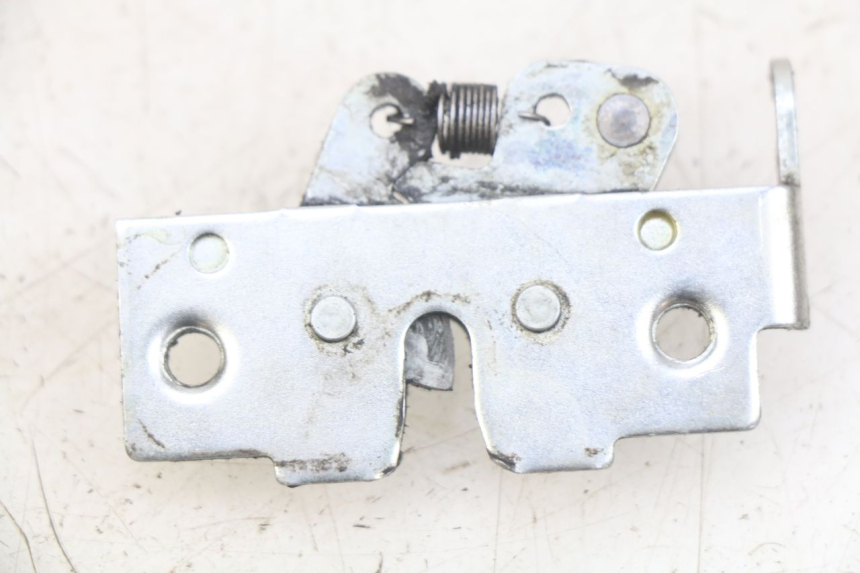 photo de ZAMEK SIEDZENIA YAMAHA XMAX X-MAX 125 (2006 - 2009) - Zoom stanu zużycia