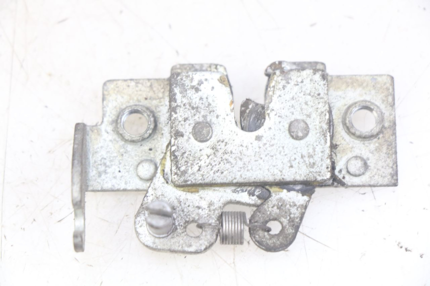 photo de ZAMEK SIEDZENIA YAMAHA XMAX X-MAX 125 (2006 - 2009) - Widok główny