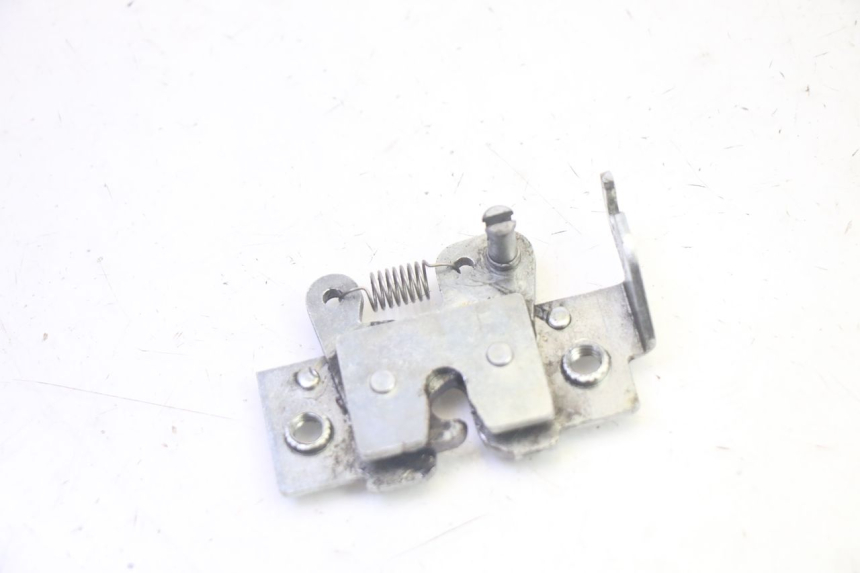 photo de ZAMEK SIEDZENIA YAMAHA XMAX X-MAX 125 (2006 - 2009) - Widok główny