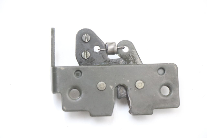 photo de ZAMEK SIEDZENIA PIAGGIO X10 125 (2012 - 2017) - Szczegół części