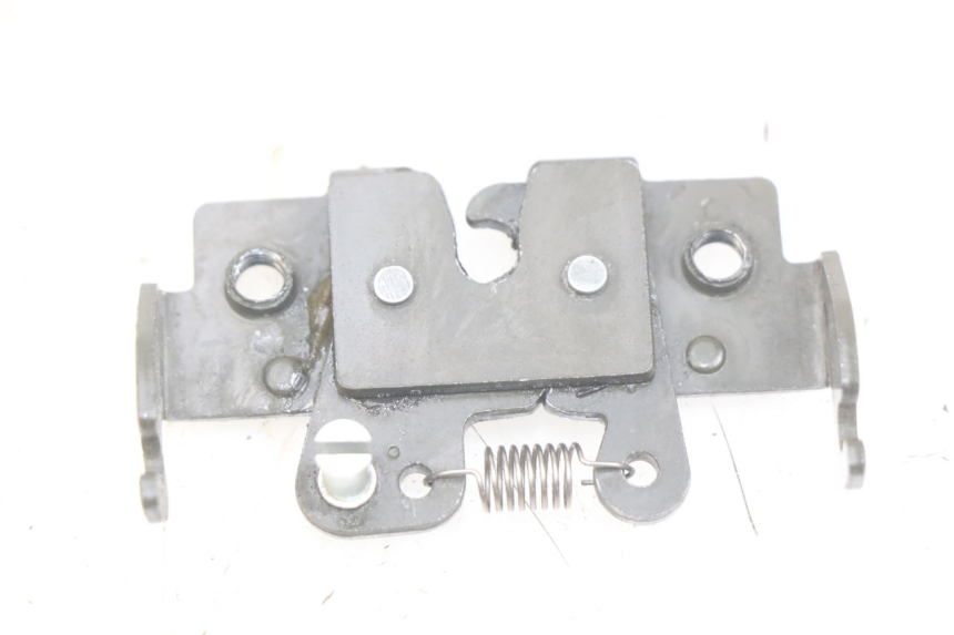 photo de ZAMEK SIEDZENIA PIAGGIO X8 125 (2004 - 2007) - Zoom stanu zużycia