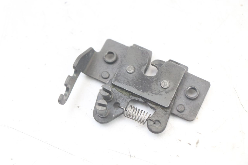 photo de ZAMEK SIEDZENIA PIAGGIO XEVO - X EVO 125 (2007 - 2017) - Szczegół części