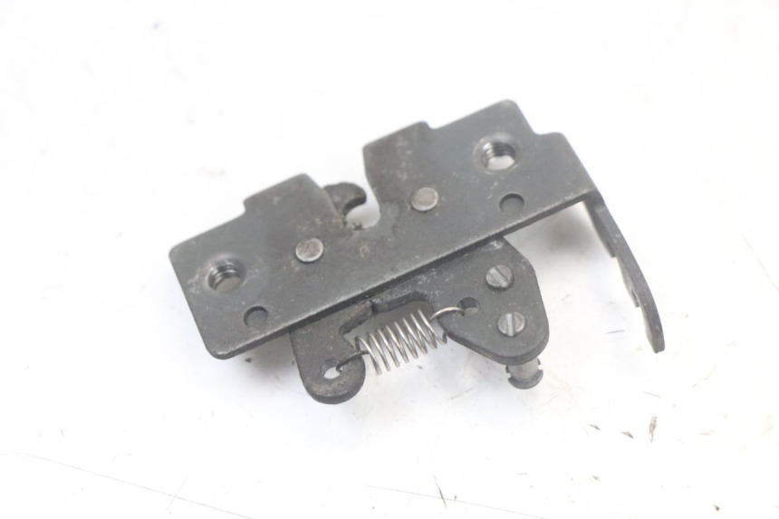 photo de ZAMEK SIEDZENIA PIAGGIO XEVO - X EVO 125 (2007 - 2017) - Inny kąt widzenia