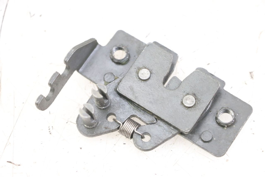 photo de ZAMEK SIEDZENIA PIAGGIO XEVO - X EVO 125 (2007 - 2017) - Szczegół części