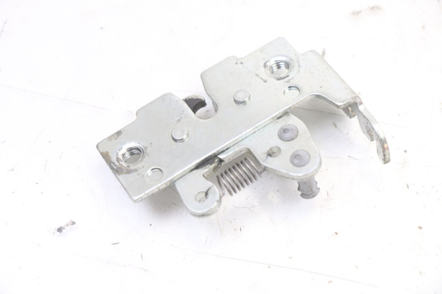 photo de ZAMEK SIEDZENIA PIAGGIO XEVO - X EVO 125 (2007 - 2017) - Inny kąt widzenia