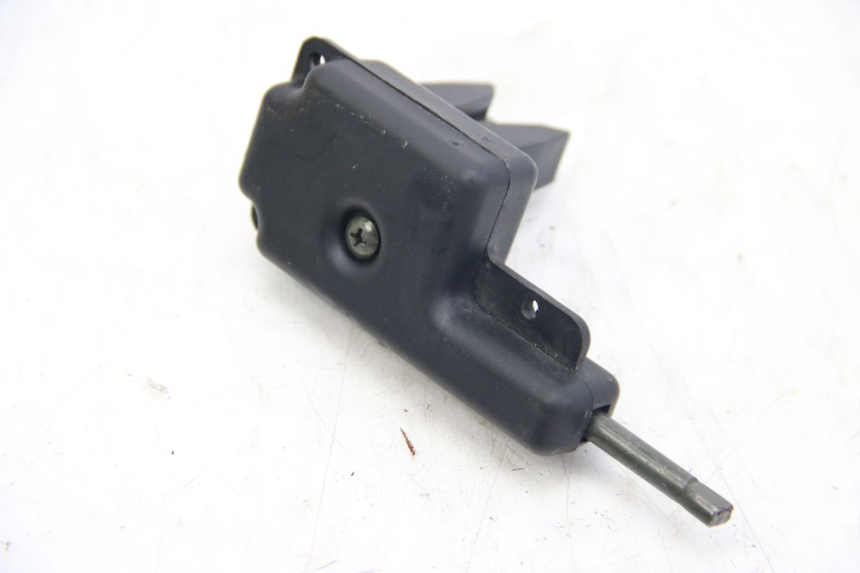 photo de ZAMEK SIEDZENIA PIAGGIO ZIP 4T 50 (2018 - 2020) - Zoom stanu zużycia