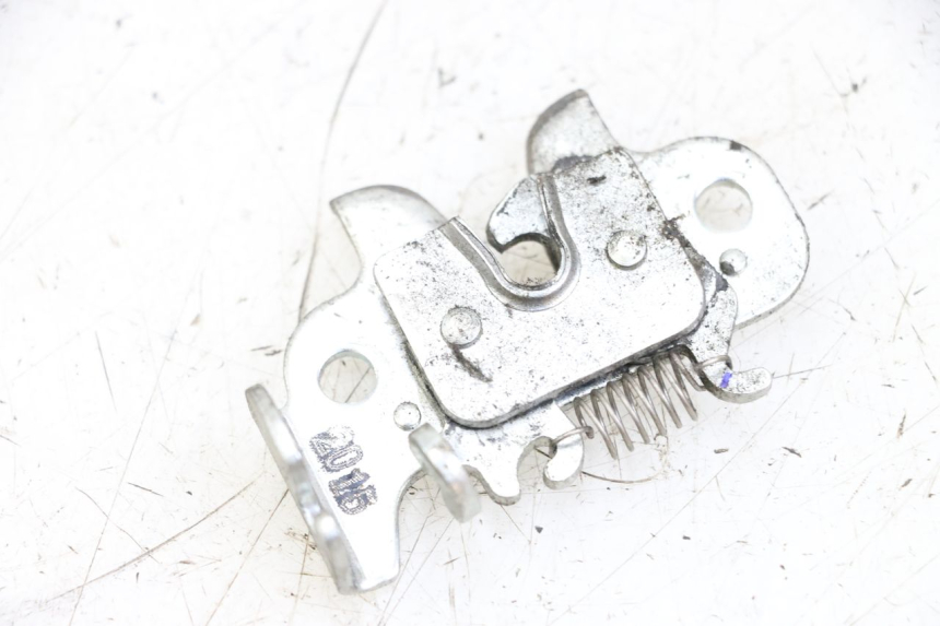 photo de Zamek siedzenia SUZUKI ADDRESS 110 (2015 - 2020) - Szczegół części