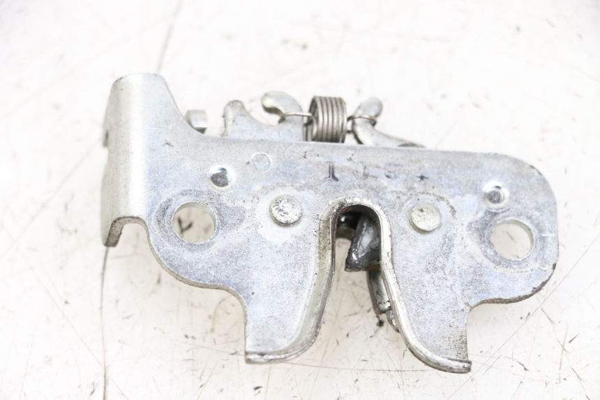 photo de Zamek siedzenia SUZUKI ADDRESS 110 (2015 - 2020) - Zoom stanu zużycia