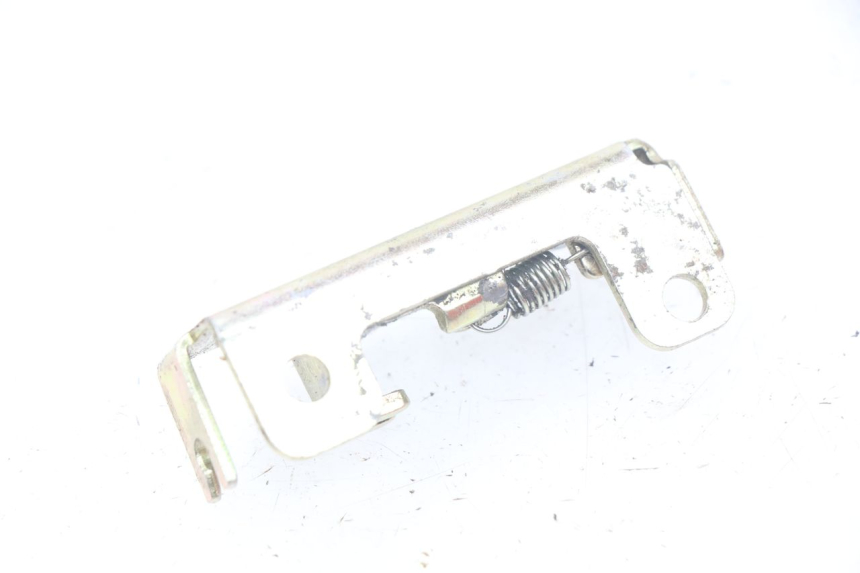 photo de Zamek siedzenia KYMCO AGILITY RS 2T 50 (2009 - 2013) - Zoom stanu zużycia