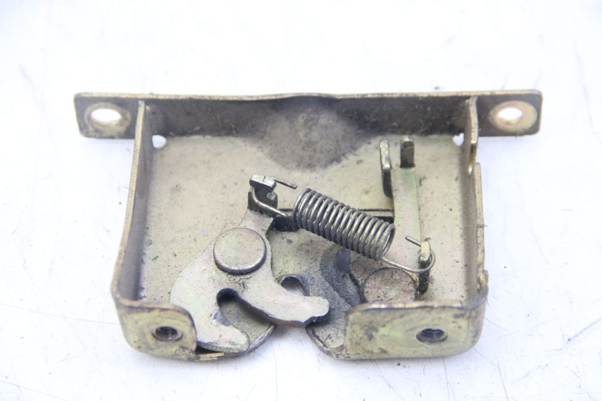 photo de Zamek siedzenia PGO BIG MAX 50 (2001 - 2009) - Zoom stanu zużycia