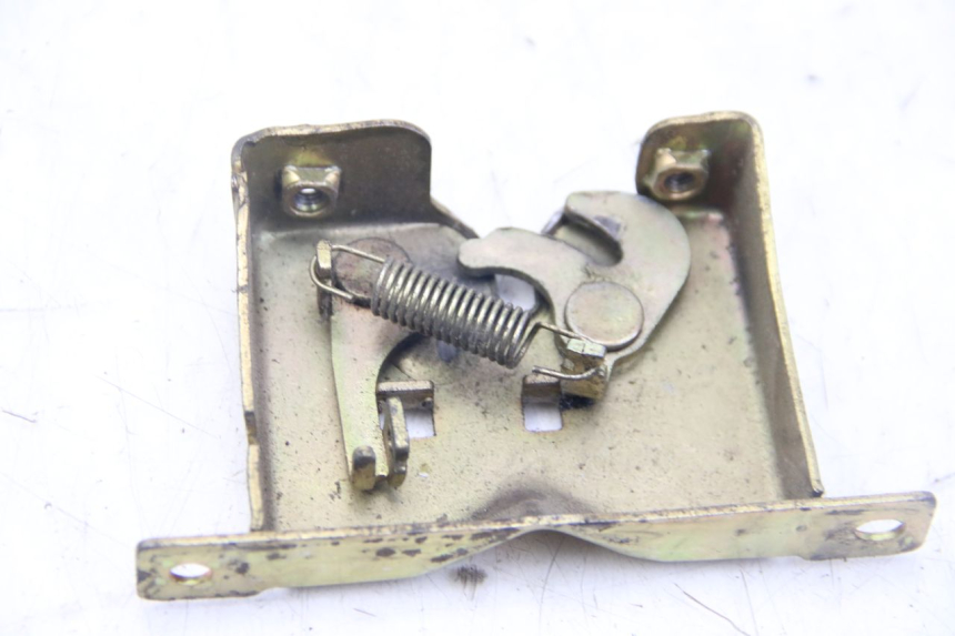 photo de Zamek siedzenia PGO BIG MAX 50 (2001 - 2009) - Inny kąt widzenia