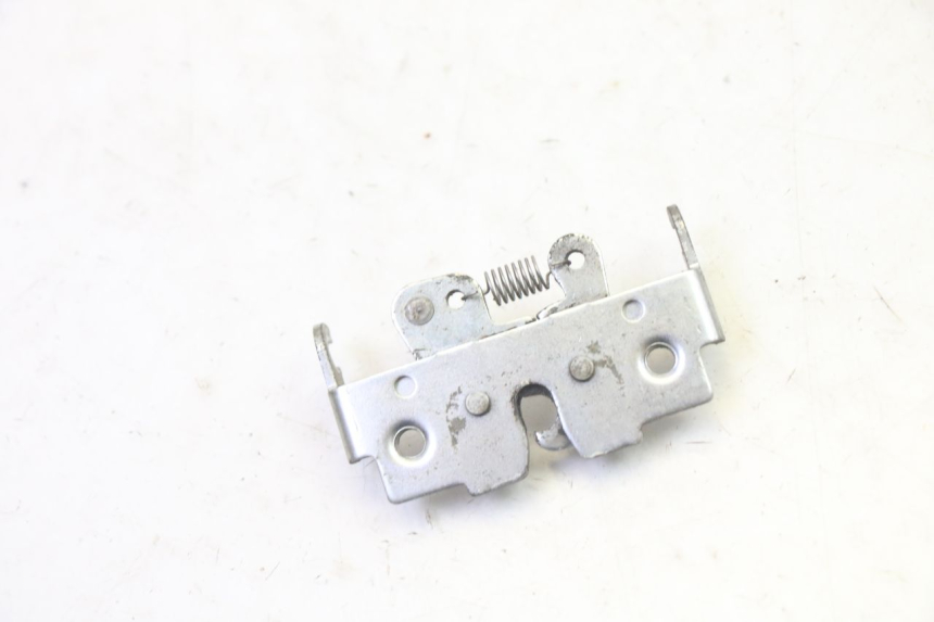 photo de Zamek siedzenia SUZUKI BURGMAN 125 (2007 - 2014) - Zoom stanu zużycia