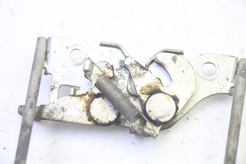 photo de Zamek siedzenia HONDA CBF 125 (2009 - 2015) - Zoom stanu zużycia