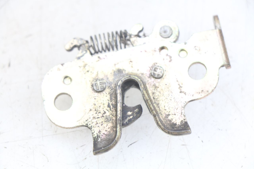 photo de Zamek siedzenia PEUGEOT CITYSTAR 125 (2011 - 2017) - Szczegół części