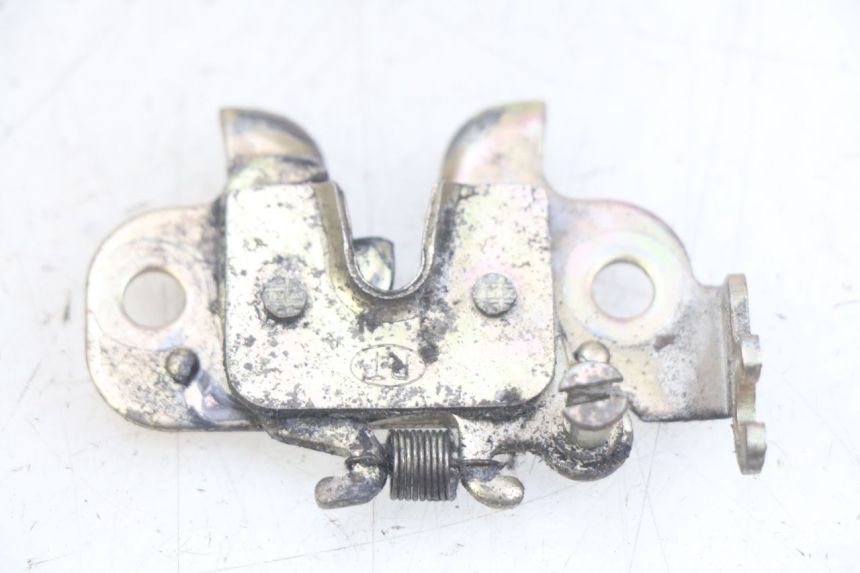 photo de Zamek siedzenia PEUGEOT CITYSTAR 125 (2011 - 2017) - Inny kąt widzenia