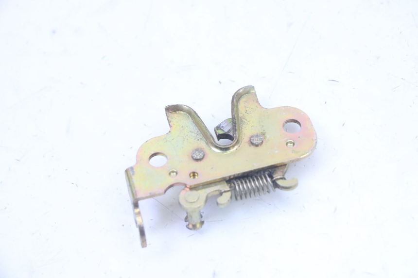 photo de Zamek siedzenia PEUGEOT CITYSTAR 50 (2013 - 2017) - Inny kąt widzenia