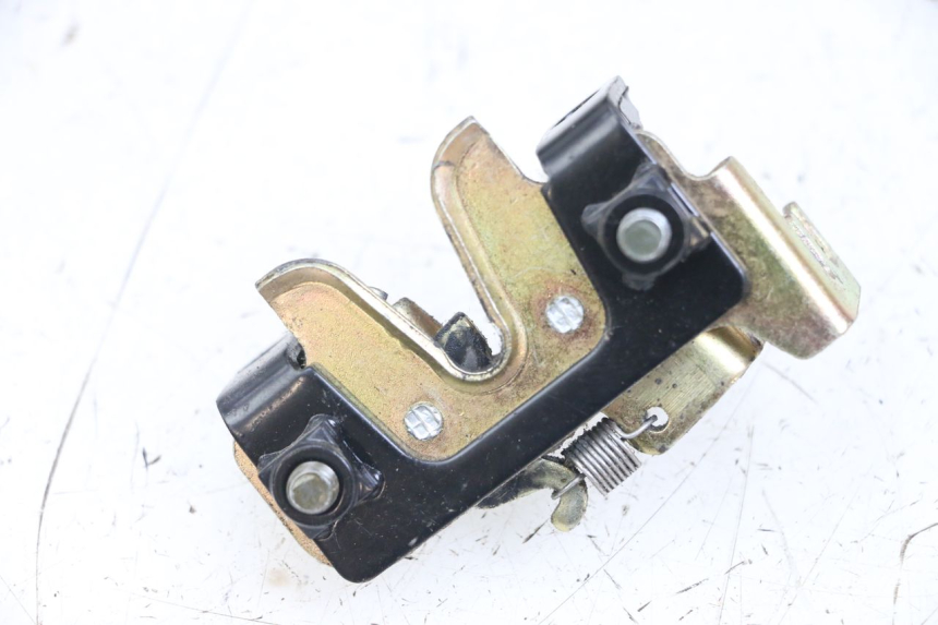 photo de Zamek siedzenia SYM CROX 4T 50 (2016 - 2023) - Zoom stanu zużycia