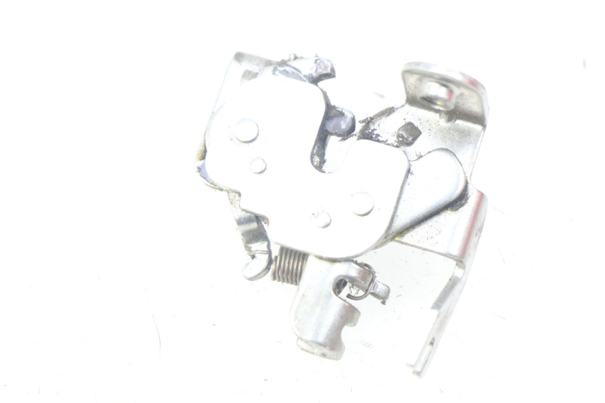 photo de Zamek siedzenia YAMAHA D'ELIGHT DELIGHT 115 (2013 - 2017) - Zoom stanu zużycia