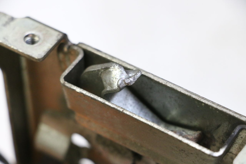 photo de ZAMEK SIEDZENIA HONDA FES S-WING SWING ABS 125 (2007 - 2015) - Inny kąt widzenia