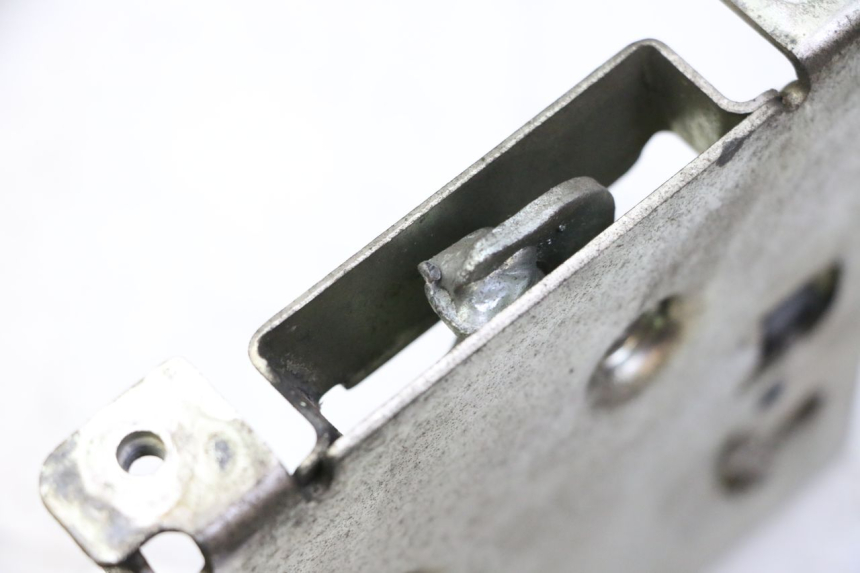 photo de ZAMEK SIEDZENIA HONDA FES S-WING SWING ABS 125 (2007 - 2015) - Zbliżenie techniczne