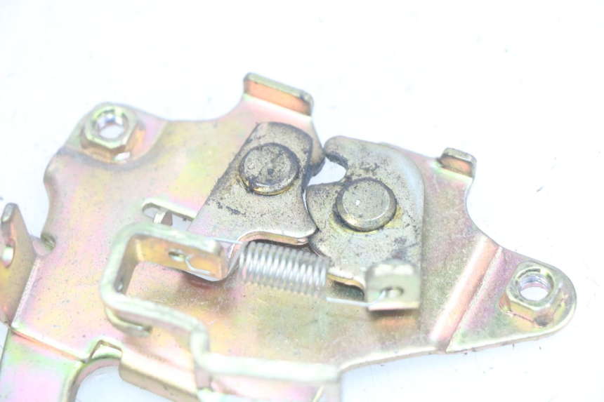 photo de Zamek siedzenia SYM FIDDLE 3 III 125 (2014 - 2020) - Szczegół części