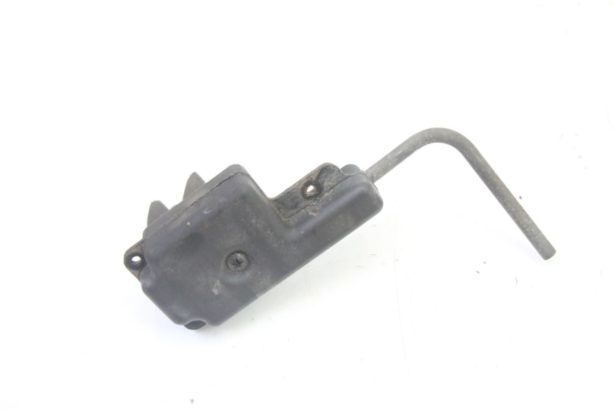 photo de Zamek siedzenia PIAGGIO FLY 2T 50 (2004 - 2017) - Zoom stanu zużycia