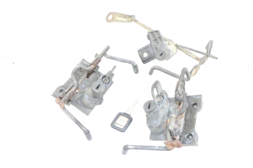 photo de Zamek siedzenia KAWASAKI GPX R WARBIRD 600 (1988 - 1993) - Szczegół części