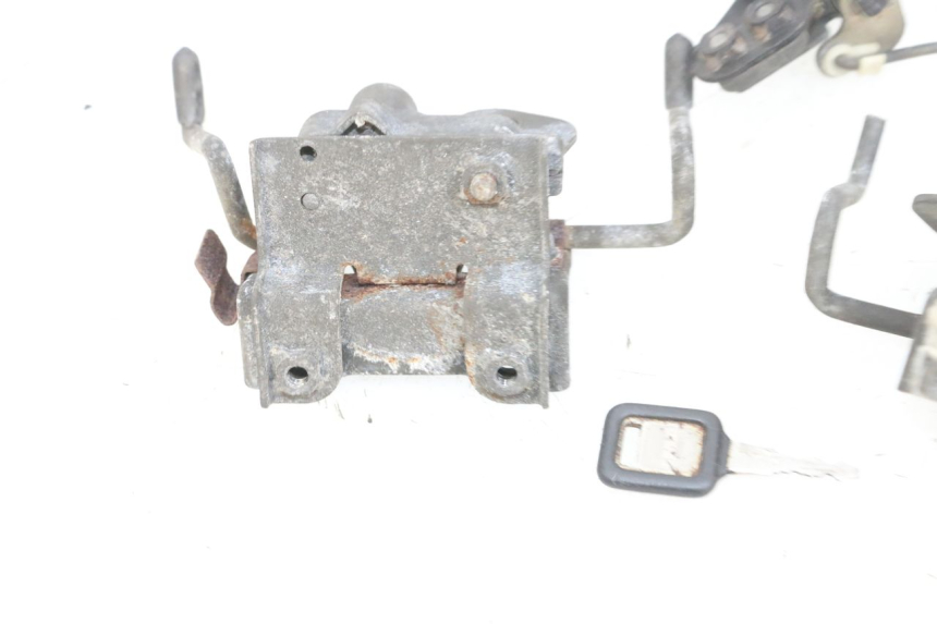 photo de Zamek siedzenia KAWASAKI GPX R WARBIRD 600 (1988 - 1993) - Zoom stanu zużycia