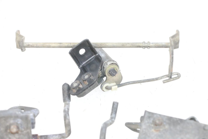 photo de Zamek siedzenia KAWASAKI GPX R WARBIRD 600 (1988 - 1993) - Zbliżenie techniczne