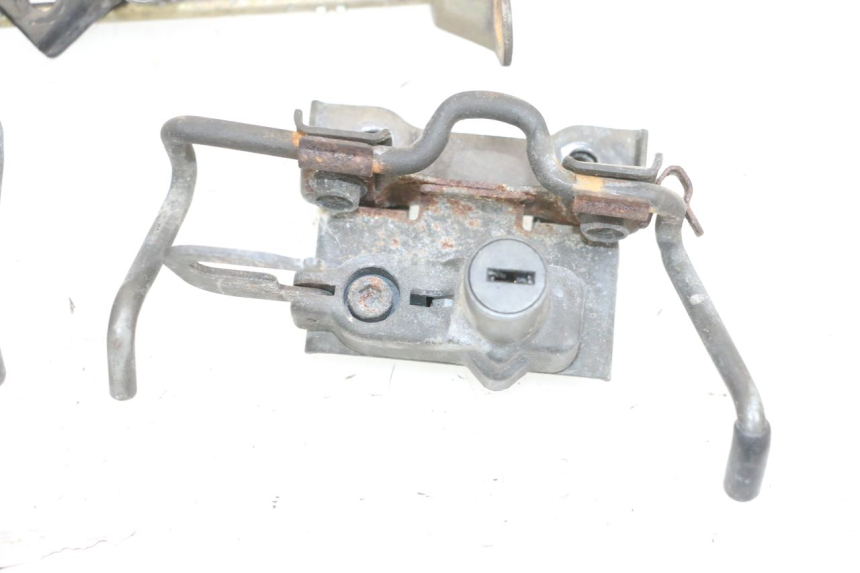 photo de Zamek siedzenia KAWASAKI GPX R WARBIRD 600 (1988 - 1993) - Stan powierzchni