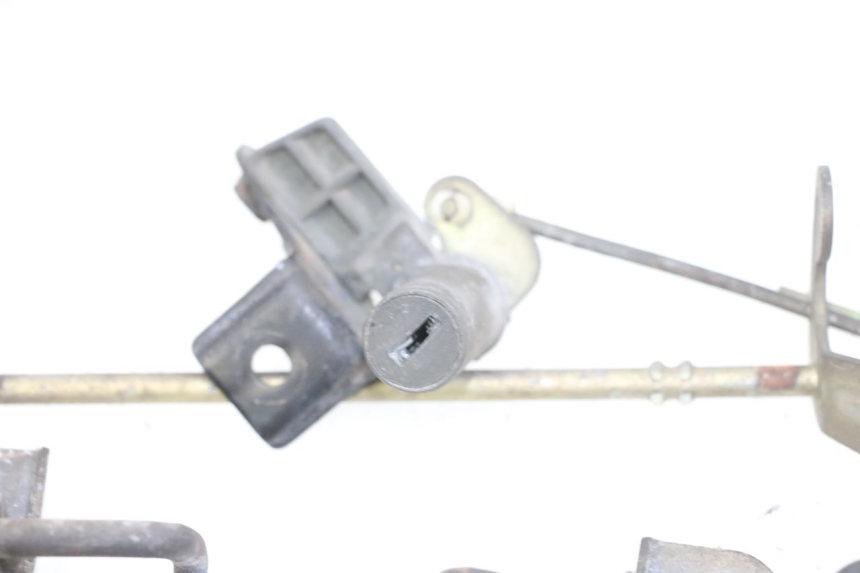 photo de Zamek siedzenia KAWASAKI GPX R WARBIRD 600 (1988 - 1993) - Oznaczenia i referencje