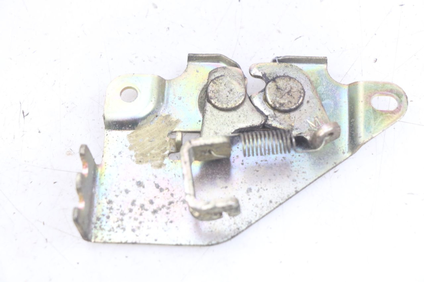 photo de Zamek siedzenia SYM GTS EFI 125 (2012 - 2016) - Szczegół części