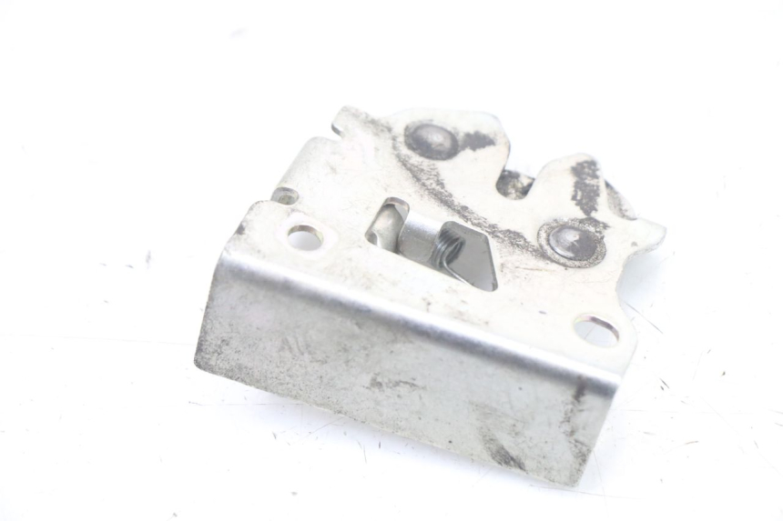 photo de Zamek siedzenia HONDA SH i 300 (2015 - 2020) - Inny kąt widzenia