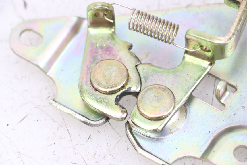 photo de ZAMEK SIEDZENIA SYM JOYMAX 125 (2010 - 2017) - Szczegół części