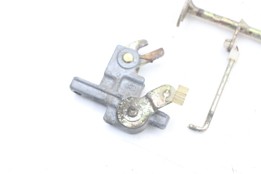 photo de ZAMEK SIEDZENIA KAWASAKI GTR 1000 (1994 - 2004) - Zoom stanu zużycia