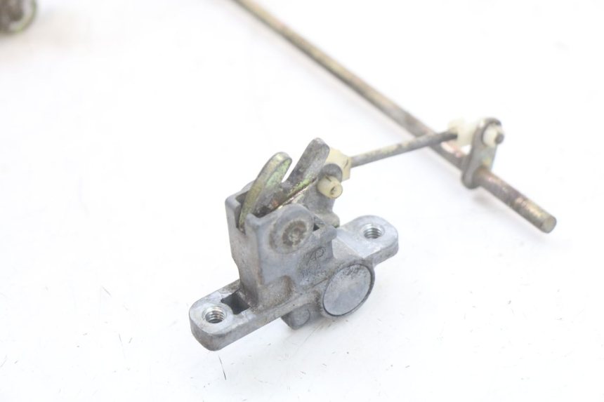 photo de ZAMEK SIEDZENIA KAWASAKI GTR 1000 (1994 - 2004) - Punkty mocowania